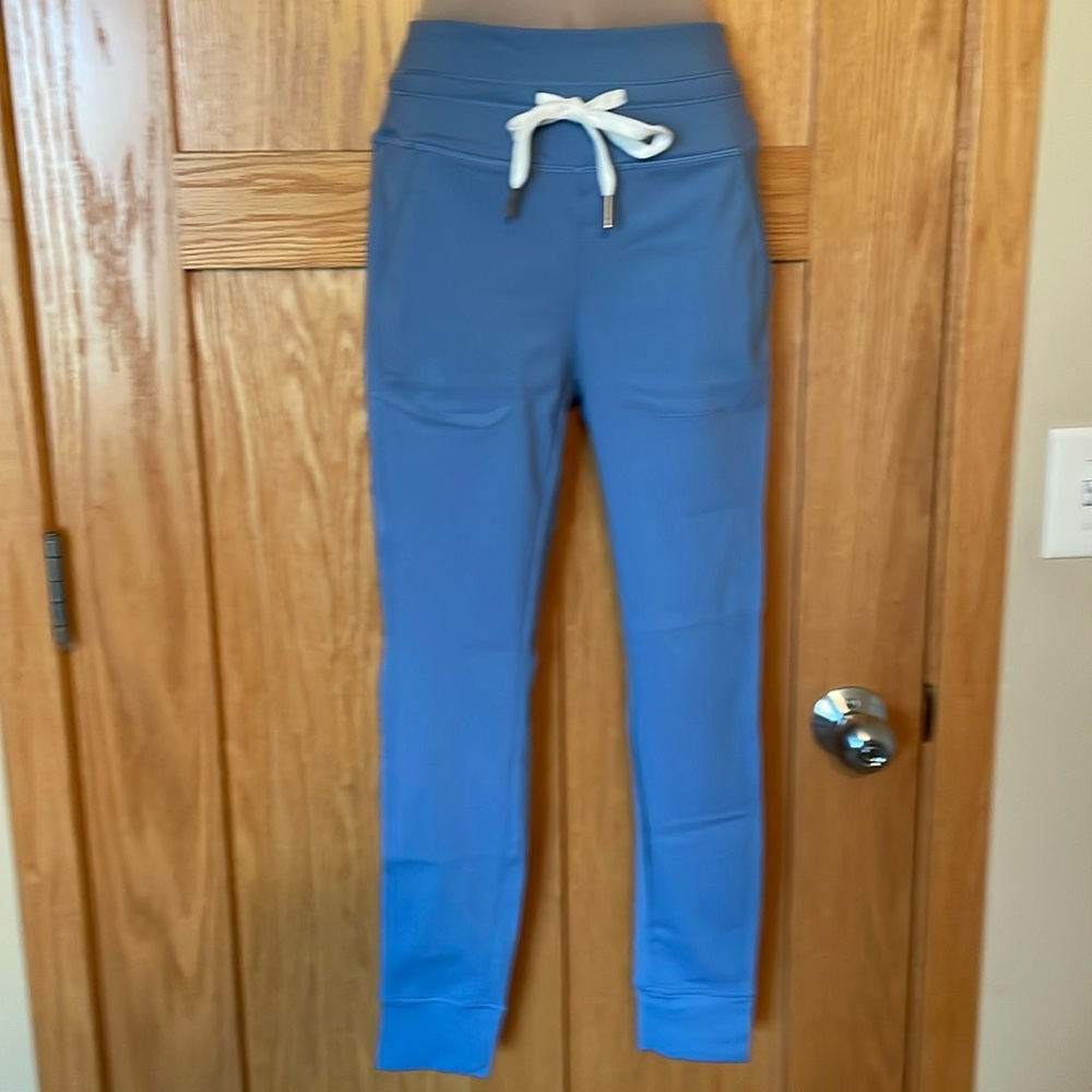 Women’s light blue high waisted joggers. Halara brand and never worn.